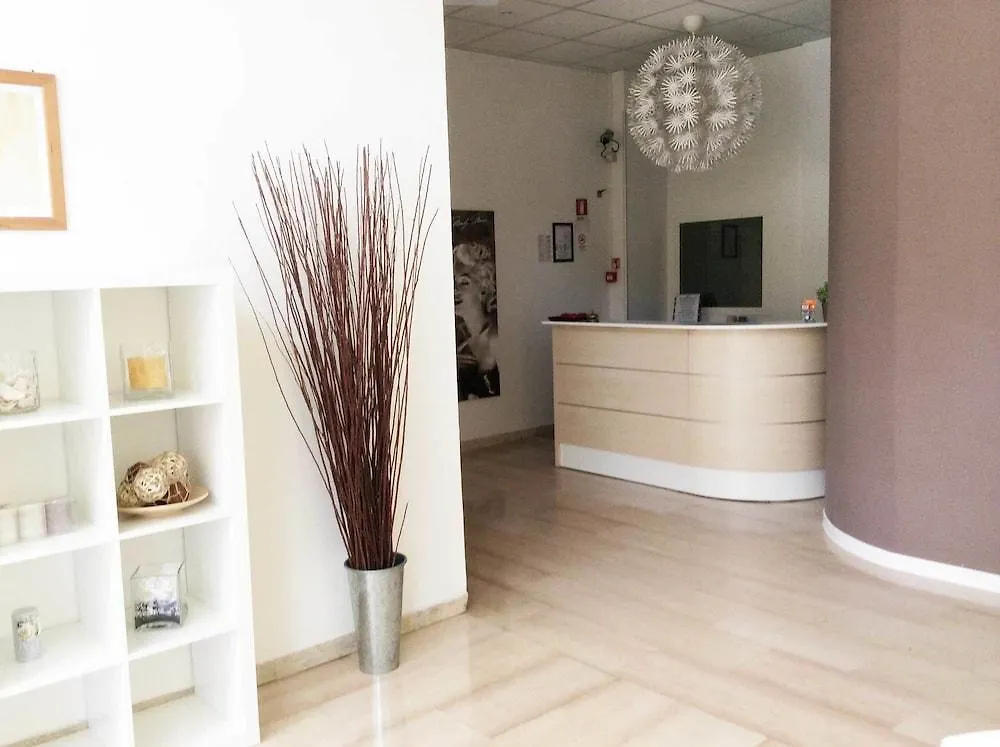 Hotel Augustus Milano Marittima 3*,