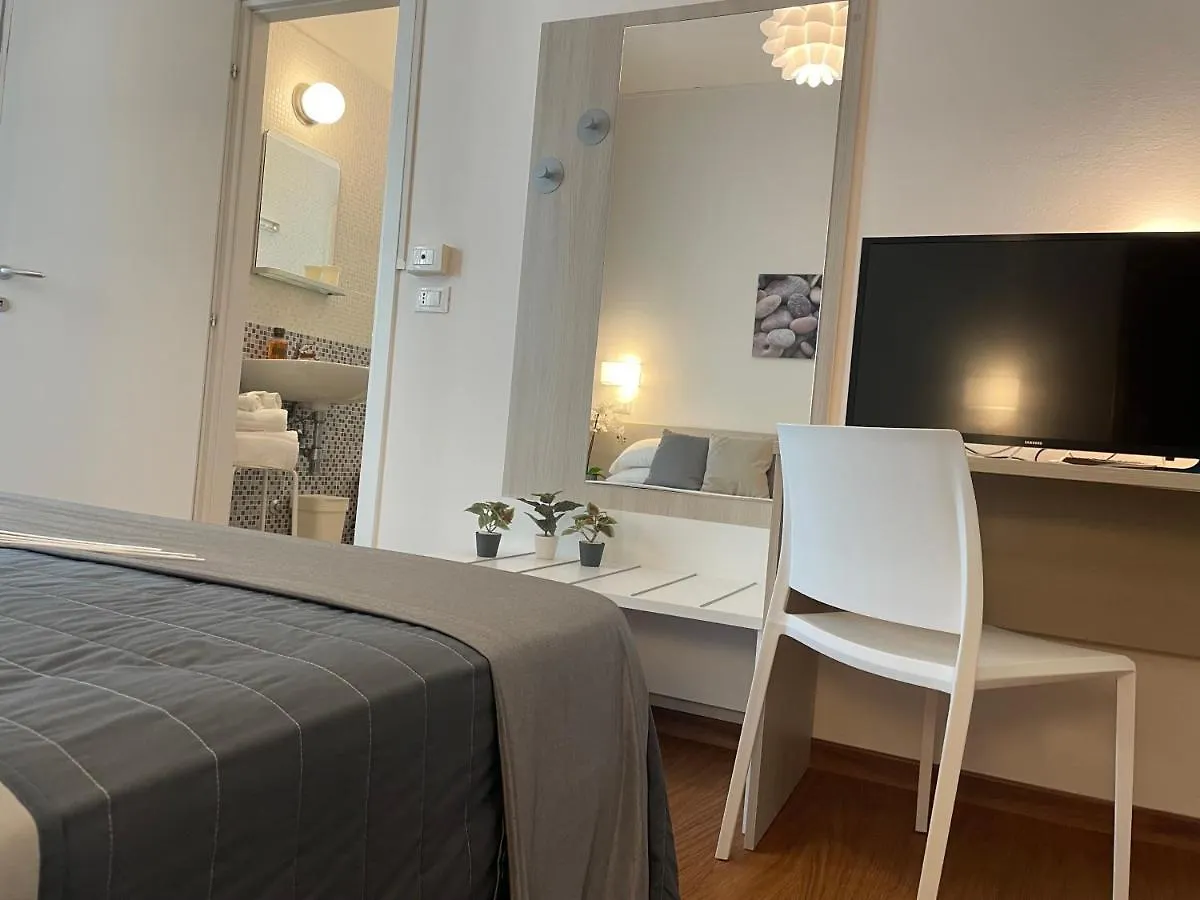 Hotel Augustus Milano Marittima 3*,