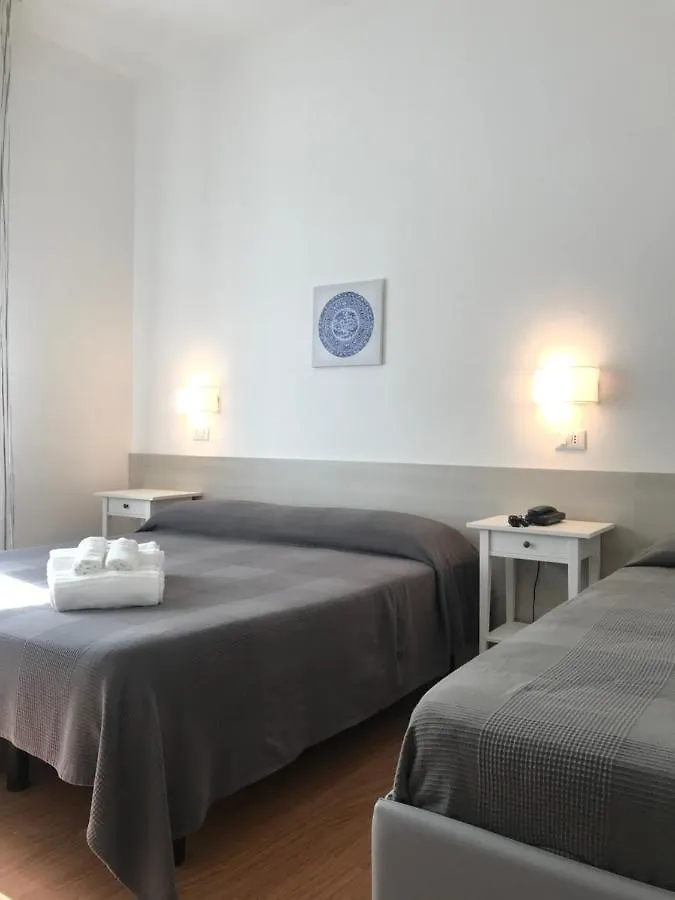 Hotel Augustus Milano Marittima 3*,
